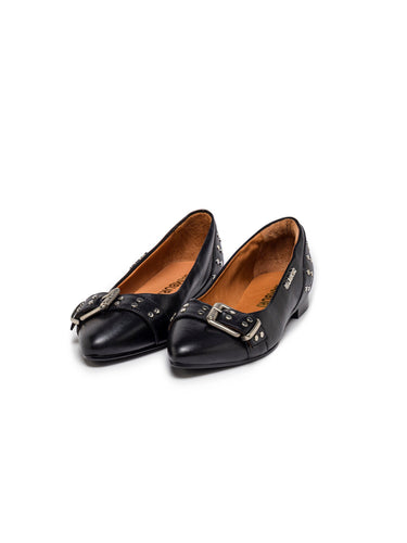 Paire de ballerines BAMBURI noires en cuir, à bouts pointus, clous métalliques et brides à boucle
