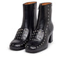 Botins em pele preta com tachas
