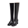 Botas de cano alto em pele preta com tachas