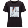 T-shirt preta com ilustração de moda