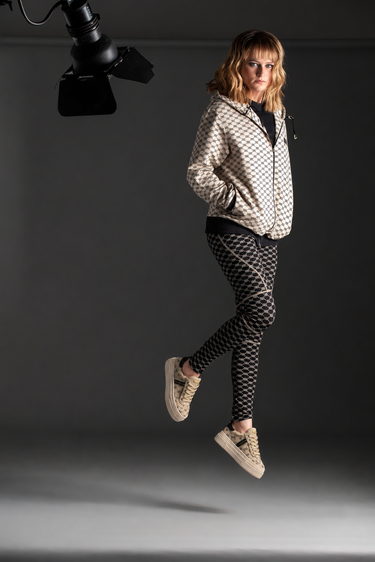 Model wearing beige BAMBURI platform sneakers without decorative flaps in the studio