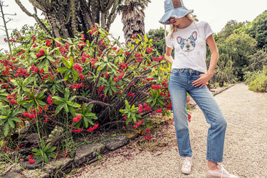 Chapéu Bucket Denim com Patch Monograma